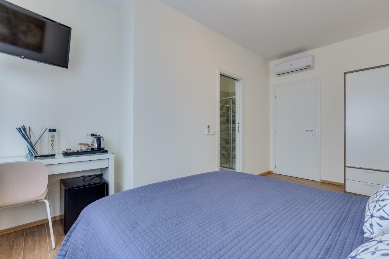 Rooms Vidar Train Station Маргера Екстериор снимка