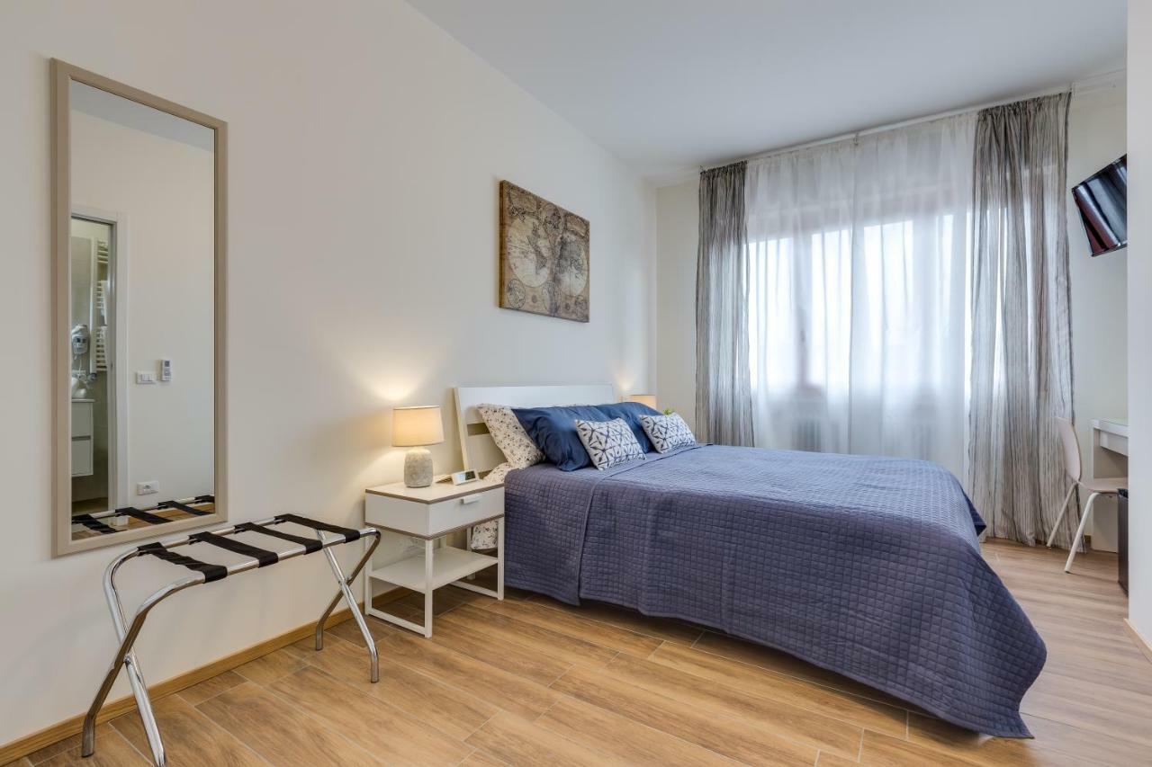 Rooms Vidar Train Station Маргера Екстериор снимка