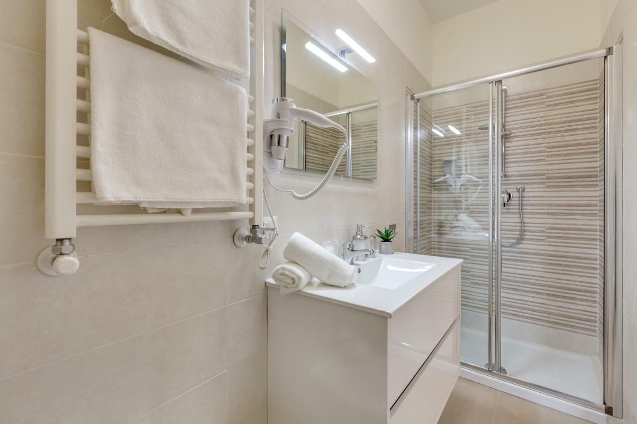Rooms Vidar Train Station Маргера Екстериор снимка