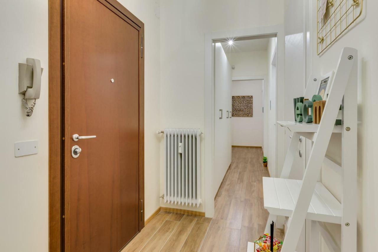 Rooms Vidar Train Station Маргера Екстериор снимка